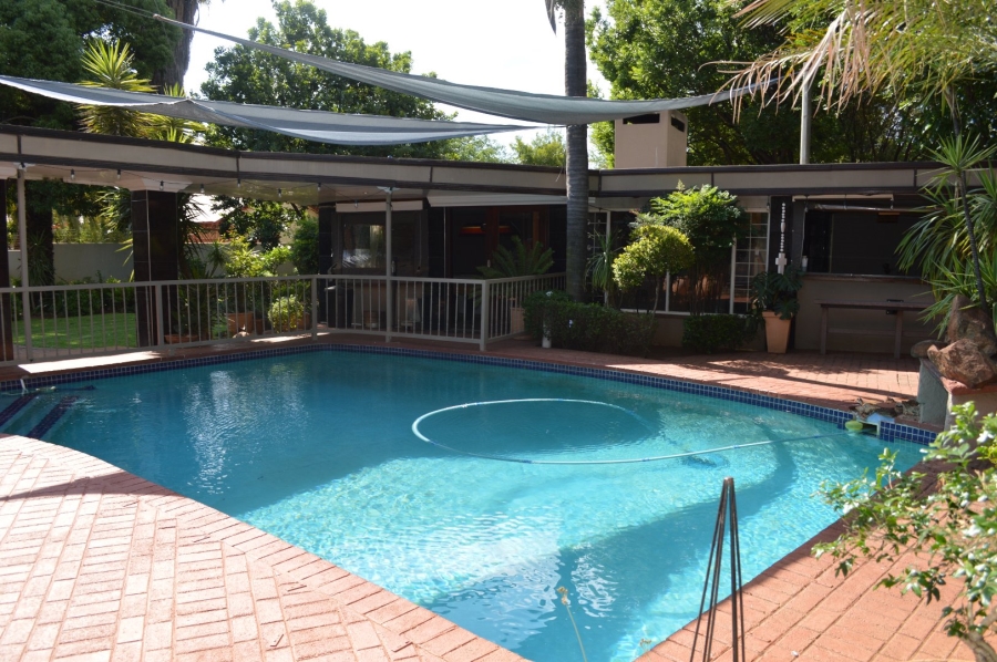 8 Bedroom Property for Sale in Flamwood North West